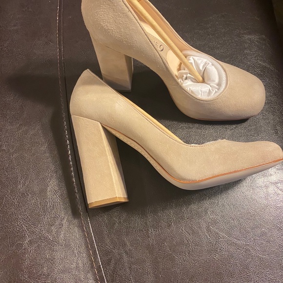 Boutique 9 Block Heel Suede Pumps (Oatmeal Color) - Picture 3 of 9